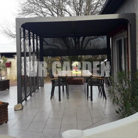 pergola-bioclimatique-alu-anthracite-1080m-toit-avec-lames-ovales-alu-5-panneaux-moucharabieh-1-rideau-gris-habrita.jpg